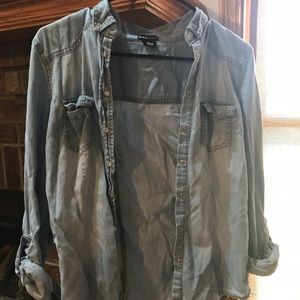 Women’s chambray shirt. Size large.